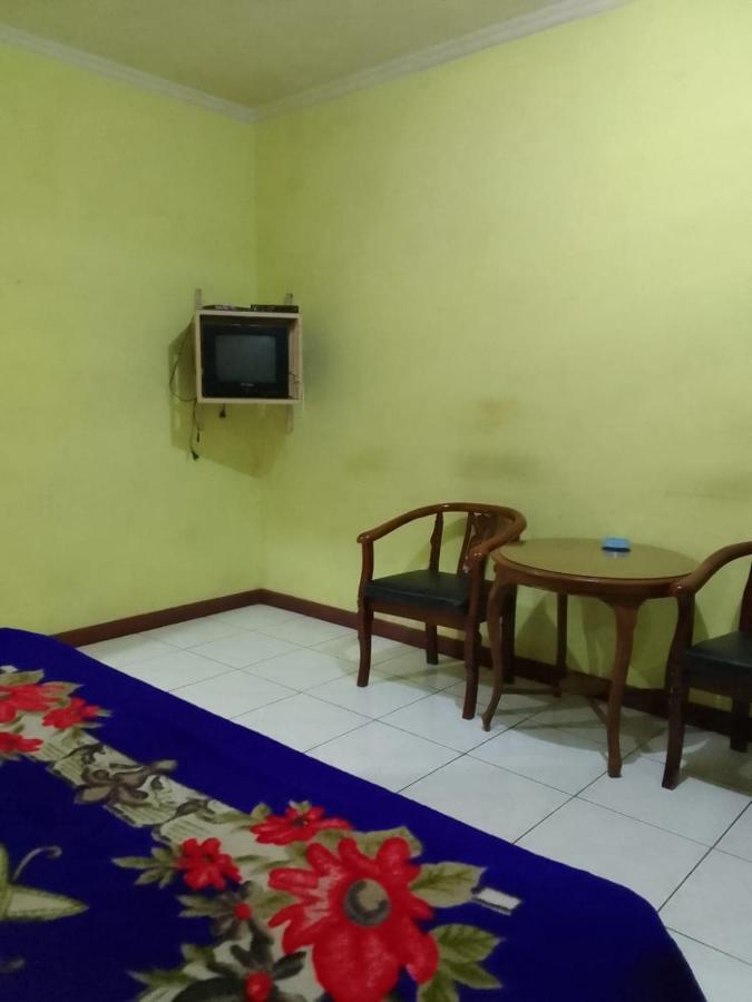 Oyo 93146 Lamin Indah Hotel Puncak Kültér fotó